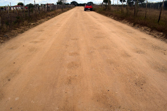 Vereador Aloisio denuncia descaso na manutenção da estrada que liga a BA-052 a Mandacaru, distrito de Baixa Grande