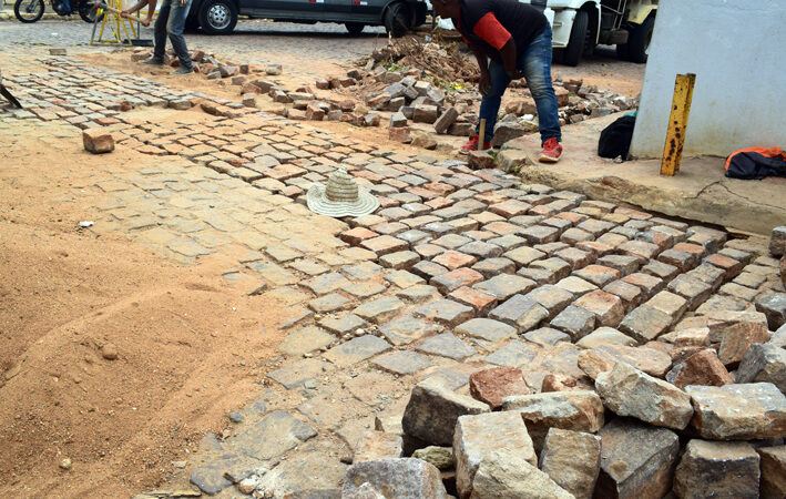 Secretaria de Obras intensifica na recuperação de ruas danificadas a um ano em Baixa Grande