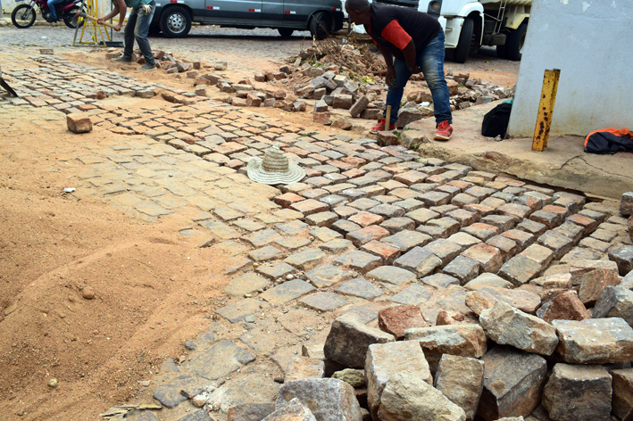 Secretaria de Obras intensifica na recuperação de ruas danificadas a um ano em Baixa Grande