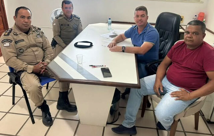 Comando da 98ª CIPM Visita Prefeito de Baixa Grande