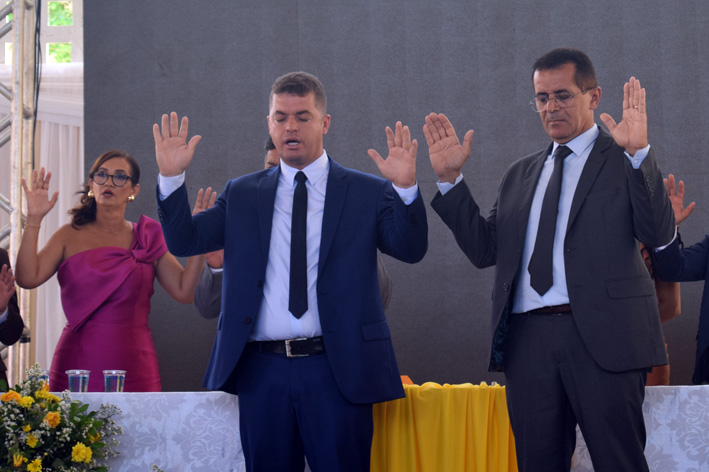 Canário e Adnaldo são empossados para o 30º mandato de prefeito e vice em Baixa Grande- BA