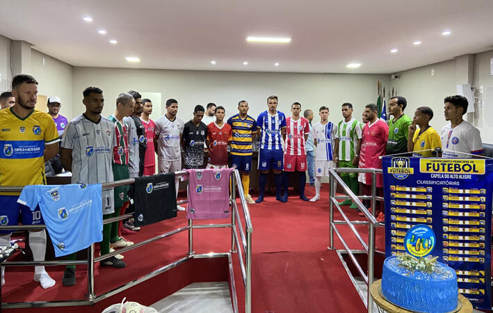 Entrega de uniformes e materiais esportivos marca o início do maior campeonato da história de Capela do Alto Alegre