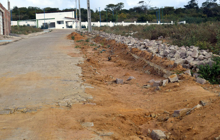 Governo da Bahia destina quase meio milhão para complementares da pavimentação do sistema de esgotamento sanitário de Baixa Grande