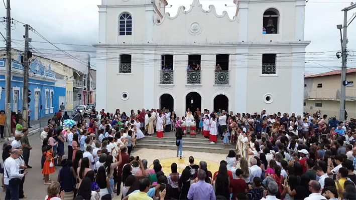 Fé e tradição marcam a Procissão de Corpus Christi em Riachão do Jacuípe