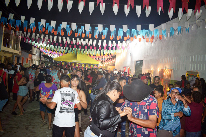 Prefeitura de Baixa Grande realizou dois dias de festa junina em Italegre; nesta segunda-feira é a vez de Mandacaru