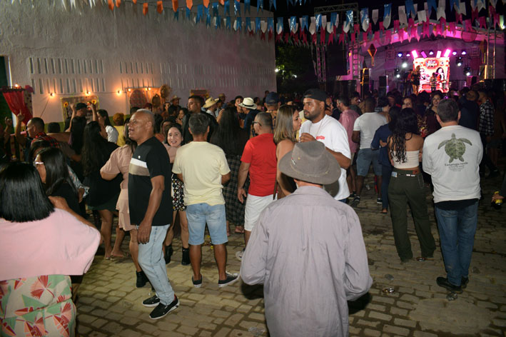 Iniciada a Festa Junina de Italegre; programação segue neste domingo com mais atrações