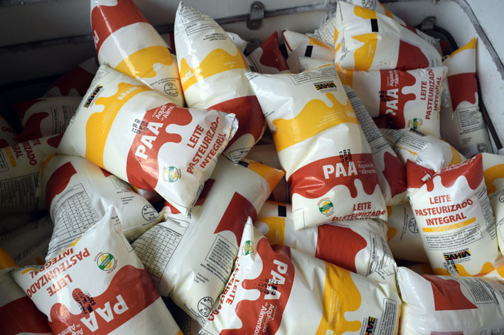 Prefeitura de Baixa Grande segue semanalmente distribuindo 1.500 litros de leite pelo Programa PAA Leite