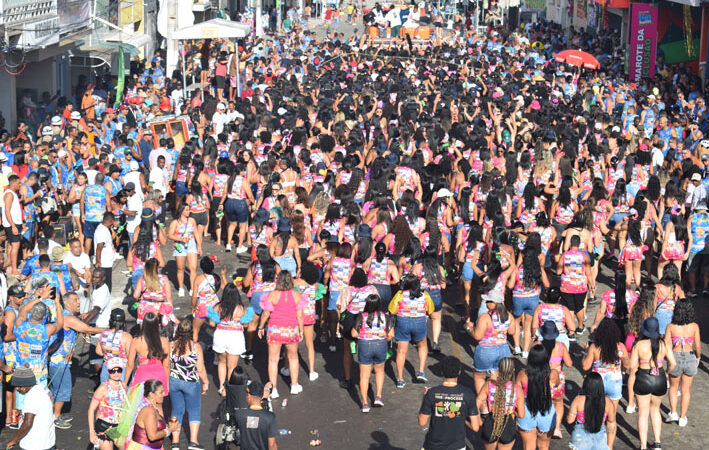 Bloco Tô Beba celebra 15 anos de irreverência e protagonismo feminino na Micareta de Baixa Grande