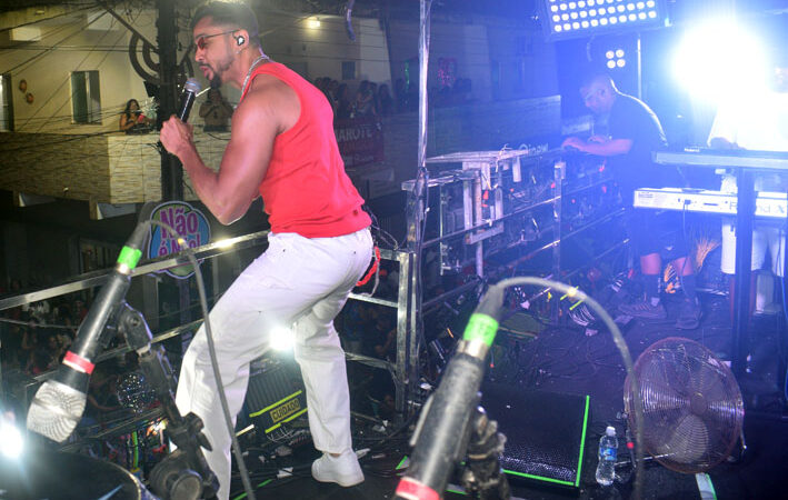 Com novo vocalista, Lincoln Senna, Banda Parangolé agita a última noite da Micareta de Baixa Grande