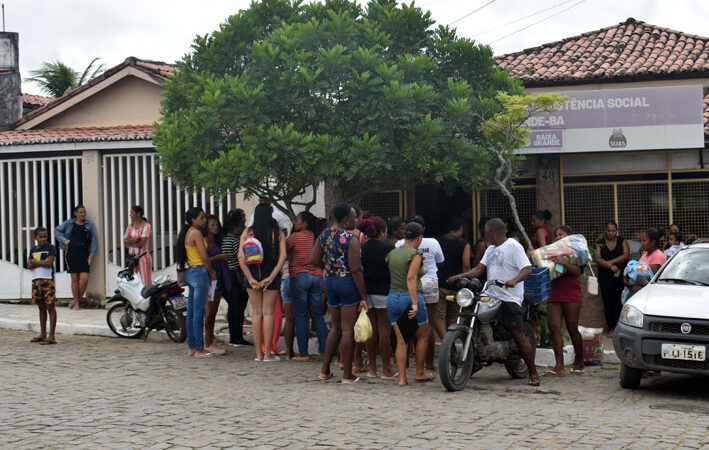 Em parceria com o MOC, Assistência Social de Baixa Grande distribui 200 cestas básicas do programa Bahia Sem Fome