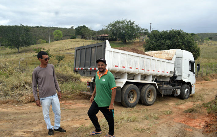 Prefeitura de Baixa Grande inicia recuperação da estrada do Bom Saber
