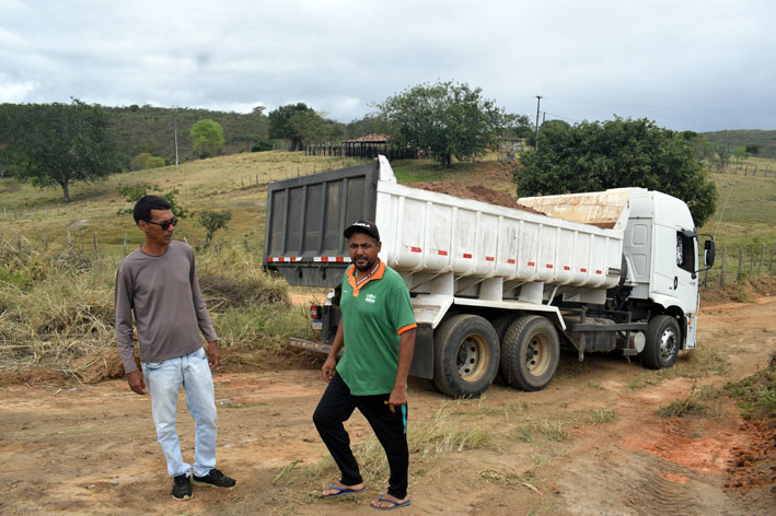 Prefeitura de Baixa Grande inicia recuperação da estrada do Bom Saber