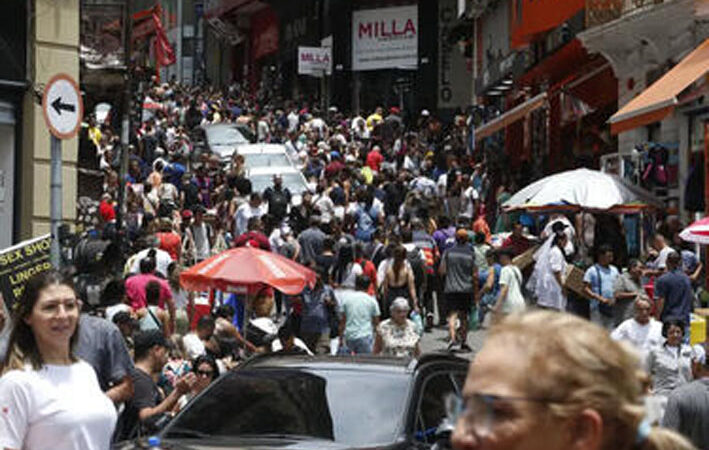 População do Brasil chega a 213,4 milhões em 2025 e muda repasses aos municípios