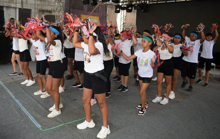 Estudantes de Escolas Municipais abrilhantam a tarde do segundo dia da FLIBG