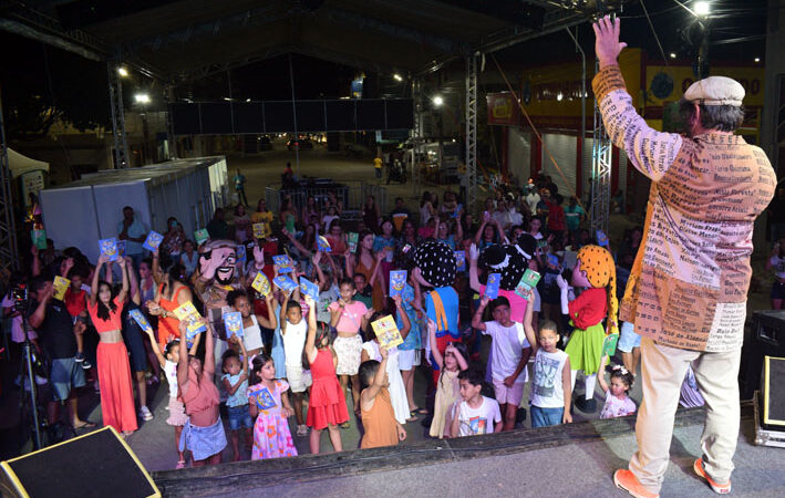 Bailinho de Zé Livrório marca a despedida da Kombi do Zé em Baixa Grande