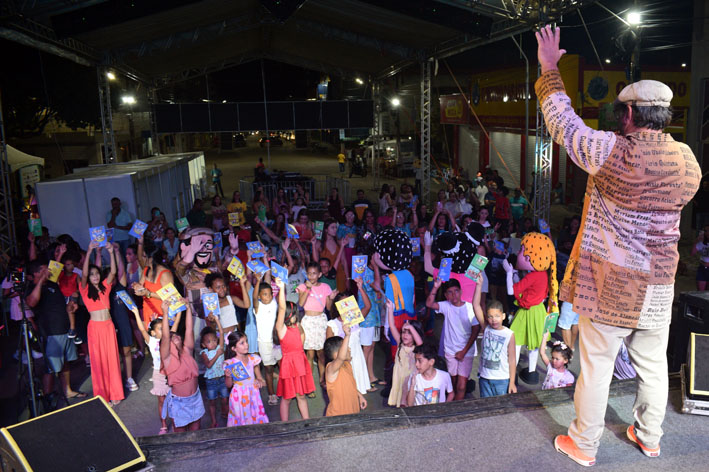 Bailinho de Zé Livrório marca a despedida da Kombi do Zé em Baixa Grande