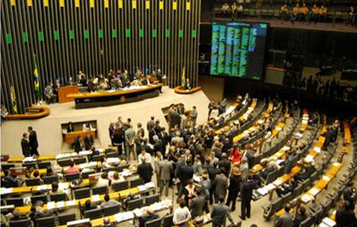 Congresso inicia semana com debates sobre anistia, reforma administrativa e tarifaço