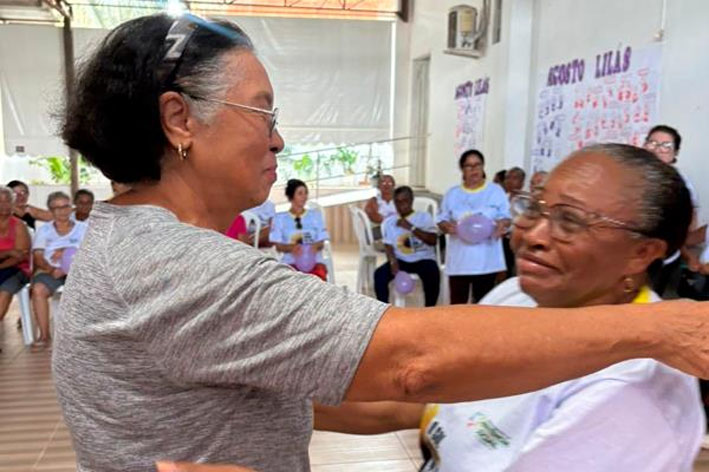 CRAS Baixa Grande realiza atividade com grupo de idosos em alusão ao Agosto Lilás
