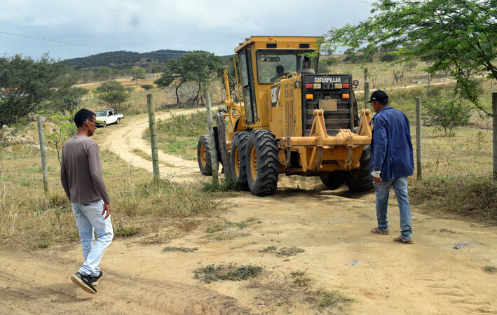 Prefeitura conclui recuperação das estradas do Jabuti e inicia obras no Estaleiro, em Baixa Grande