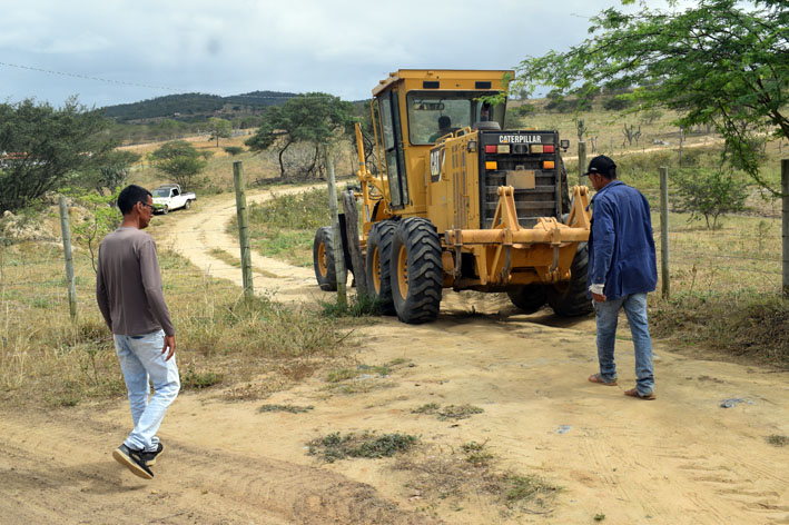 Prefeitura conclui recuperação das estradas do Jabuti e inicia obras no Estaleiro, em Baixa Grande