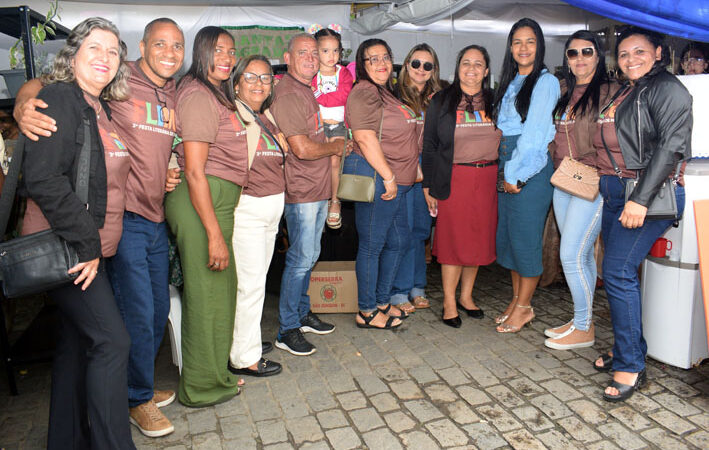 Secretária de Educação de Baixa Grande visita a Feira Literária de Mairi