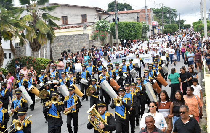 Desfile de 7 de Setembro em Macajuba relembra o período de guerra e celebra a cultura de paz