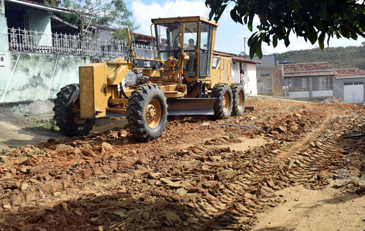 Com recursos próprios, Prefeitura de Baixa Grande inicia calçamento em mais uma rua do Bairro Bela Vista