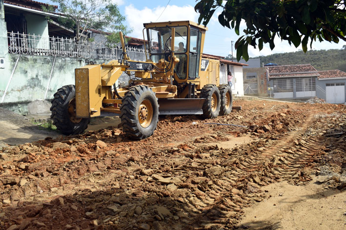 Com recursos próprios, Prefeitura de Baixa Grande inicia calçamento em mais uma rua do Bairro Bela Vista