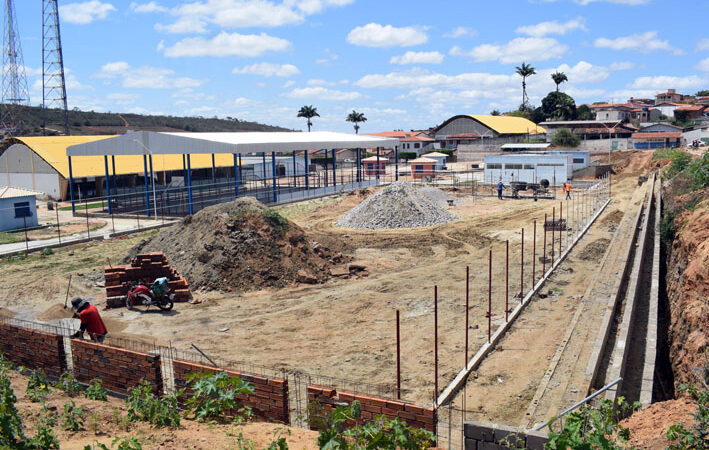 Andamento das Obras da Praça da Juventude em Baixa Grande