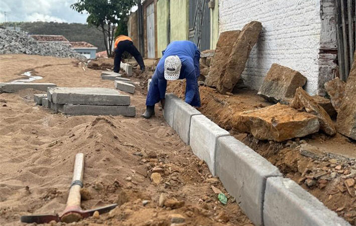Prefeitura inicia obras em mais uma rua do Bairro Bela Vista Popular Dragão em Baixa Grande