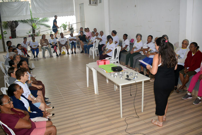 CRAS Baixa Grande inicia oficina de Artesanato em EVA com grupo de idosas
