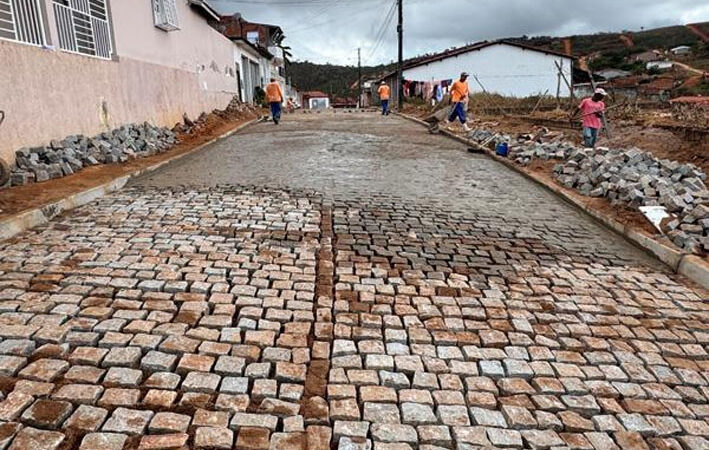 Prefeitura de Baixa Grande avança no calçamento de ruas nos bairros Cruzeiro e Bela Vista
