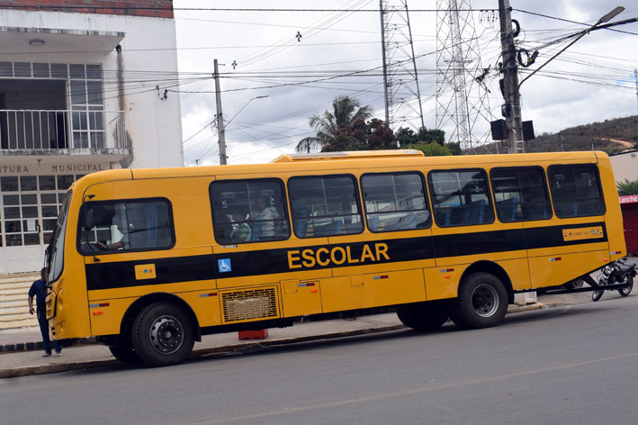 Baixa Grande recebe mais um ônibus novo e reforça a frota escolar