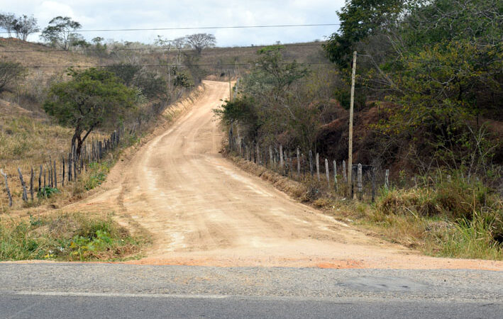 Prefeitura segue firme na manutenção das estradas vicinais de Baixa Grande; obra avança em Tabuleiro