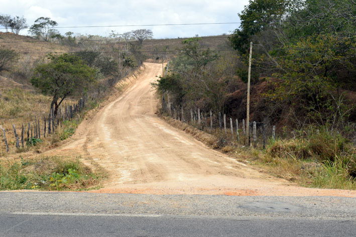 Prefeitura segue firme na manutenção das estradas vicinais de Baixa Grande; obra avança em Tabuleiro