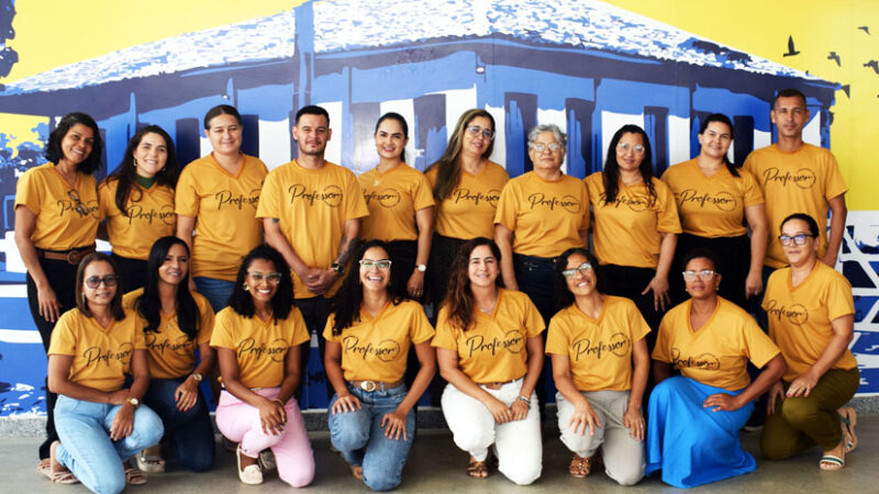 Direção do José Ribeiro em Baixa Grande presenteia professores com blusas personalizadas