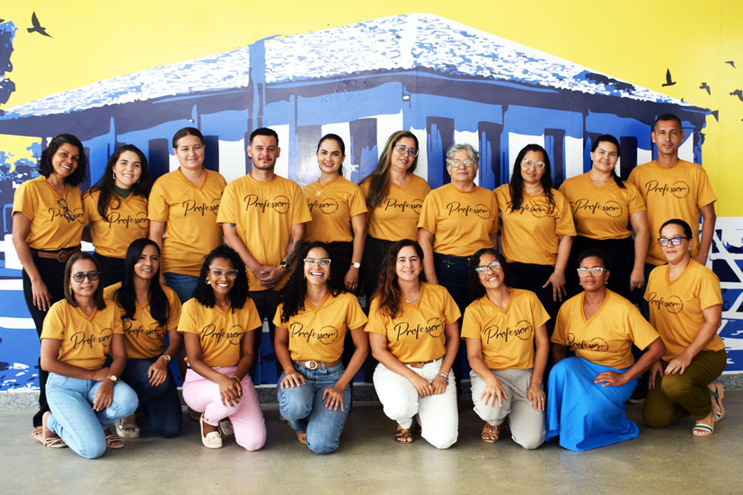 Direção do José Ribeiro em Baixa Grande presenteia professores com blusas personalizadas