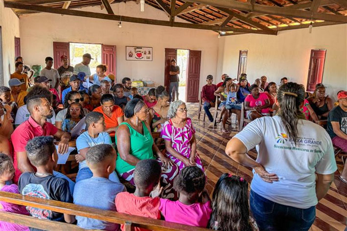 Prefeitura de Baixa Grande realiza reunião na comunidade de Quixaba para ouvir demandas e fortalecer parcerias locais