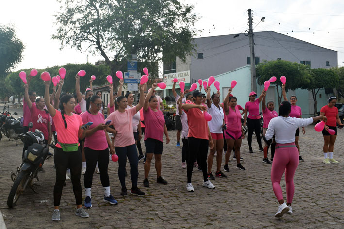 Caminhada e Corrida Outubro Rosa promovem saúde e prevenção ao câncer em Mandacaru