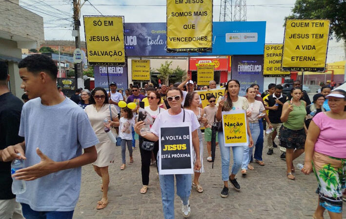 Caminhada marca a abertura das festividades do Dia dos Evangélicos em Baixa Grande