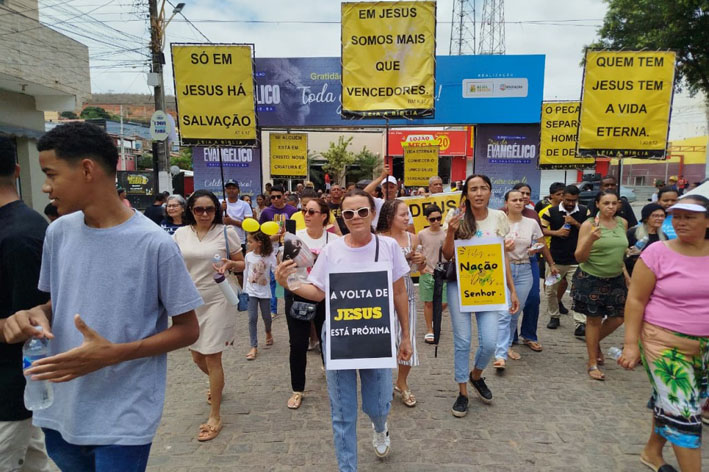 Caminhada marca a abertura das festividades do Dia dos Evangélicos em Baixa Grande