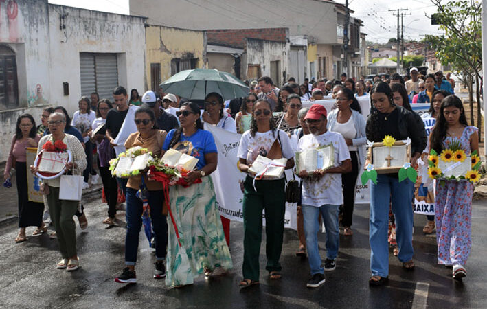 Paróquia de Baixa Grande celebra o fim do Mês da Bíblia e início do Mês Missionário