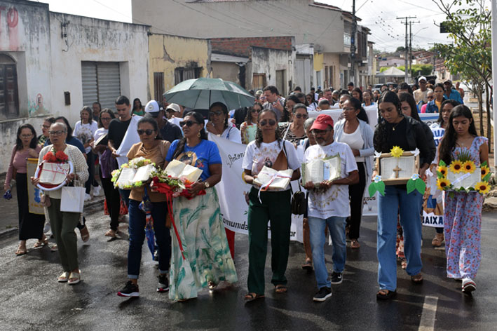 Paróquia de Baixa Grande celebra o fim do Mês da Bíblia e início do Mês Missionário