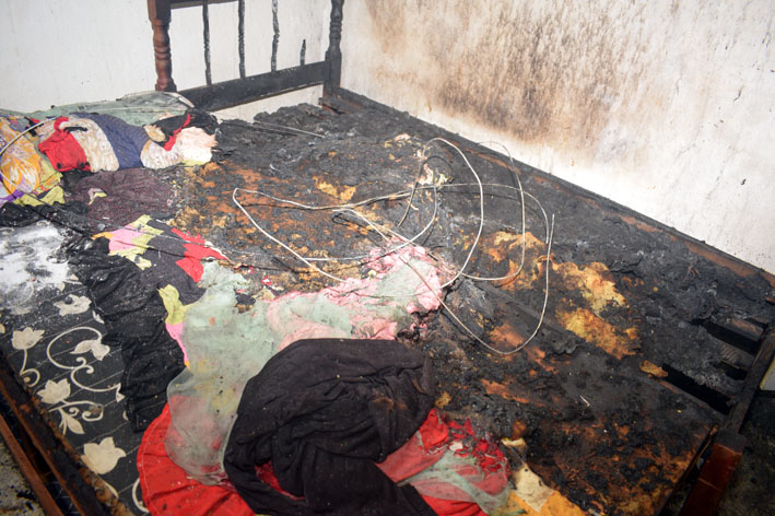 Após curto-circuito, casa é parcialmente consumida pelo fogo em Italegre, distrito de Baixa Grande