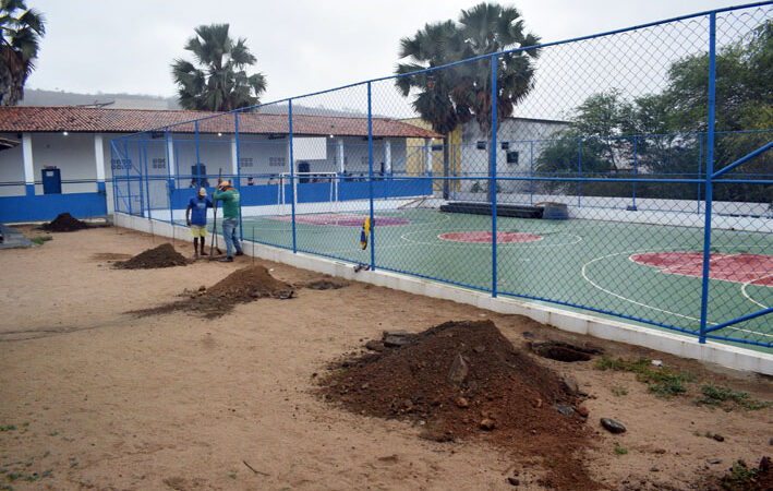Iniciada a obra de cobertura na Quadra da Escola Evandro Miranda, em Baixa Grande