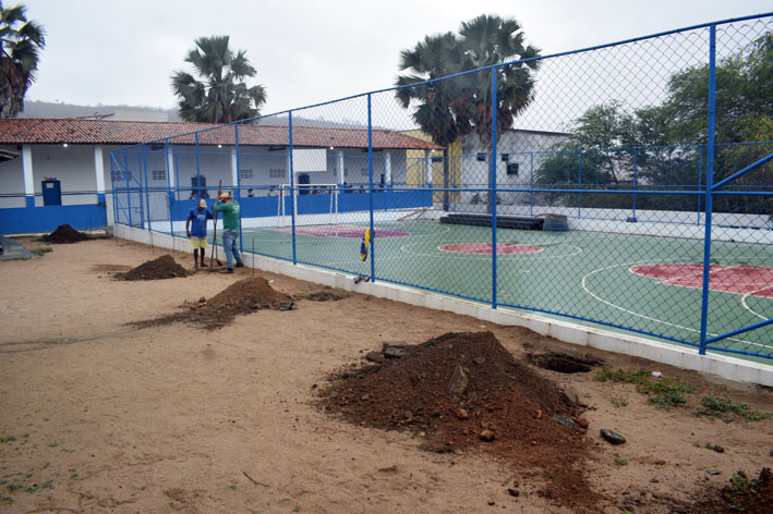 Iniciada a obra de cobertura na Quadra da Escola Evandro Miranda, em Baixa Grande