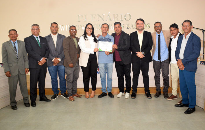 Câmara de Vereadores de Baixa Grande entrega Moção de Aplauso a Joilson do Hospital