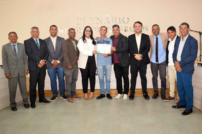 Câmara de Vereadores de Baixa Grande entrega Moção de Aplauso a Joilson do Hospital
