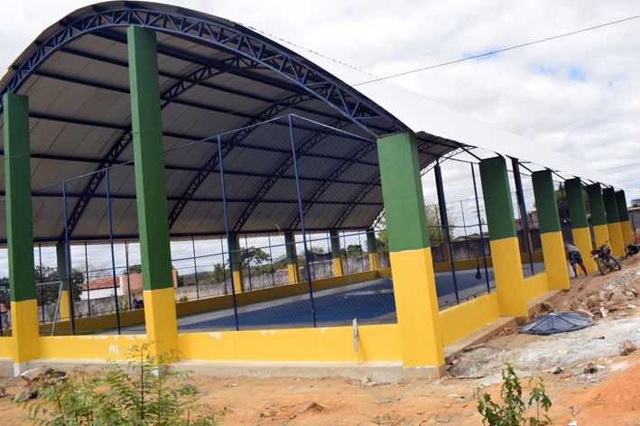 Prefeitura de Baixa Grande finaliza três novas quadras cobertas e amplia espaços de esporte e lazer