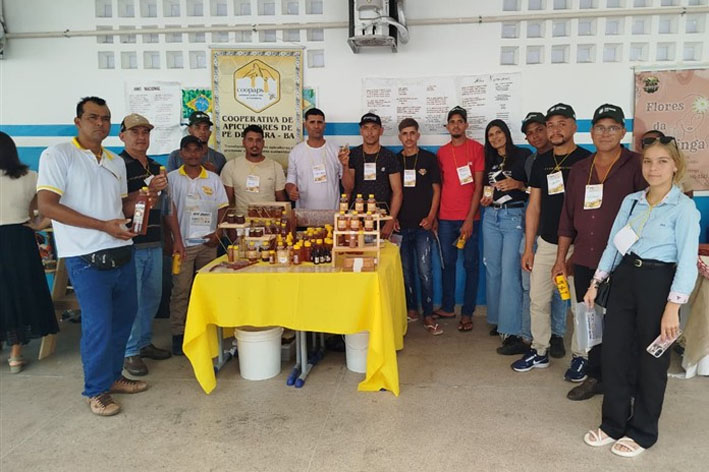 Produtores de Baixa Grande participam da III FENTEC – Feira de Negócios e Tecnologias da Apicultura e Meliponicultura 2025